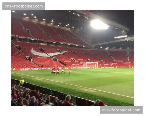 “设施升级：老特拉福德球场修缮期间，更新了角旗区附近的高清摄像系统”