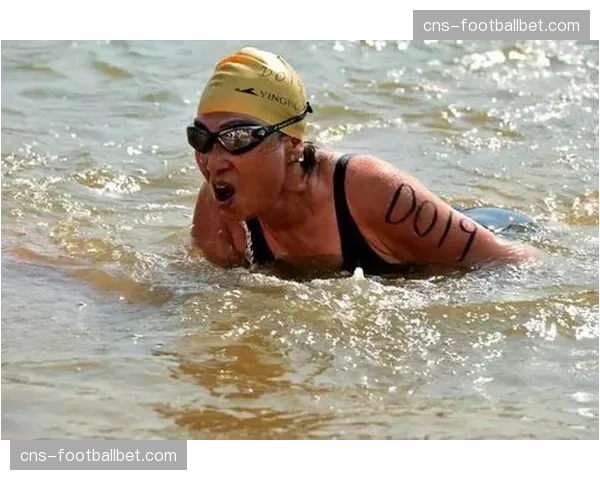 聚焦:公开水域选手的“孤独训练”,日复一日面对茫茫水面 聚焦:公开水域选手的“孤独训练”,日复一日面对茫茫水面